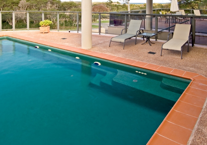 Fibreglass swimming pool