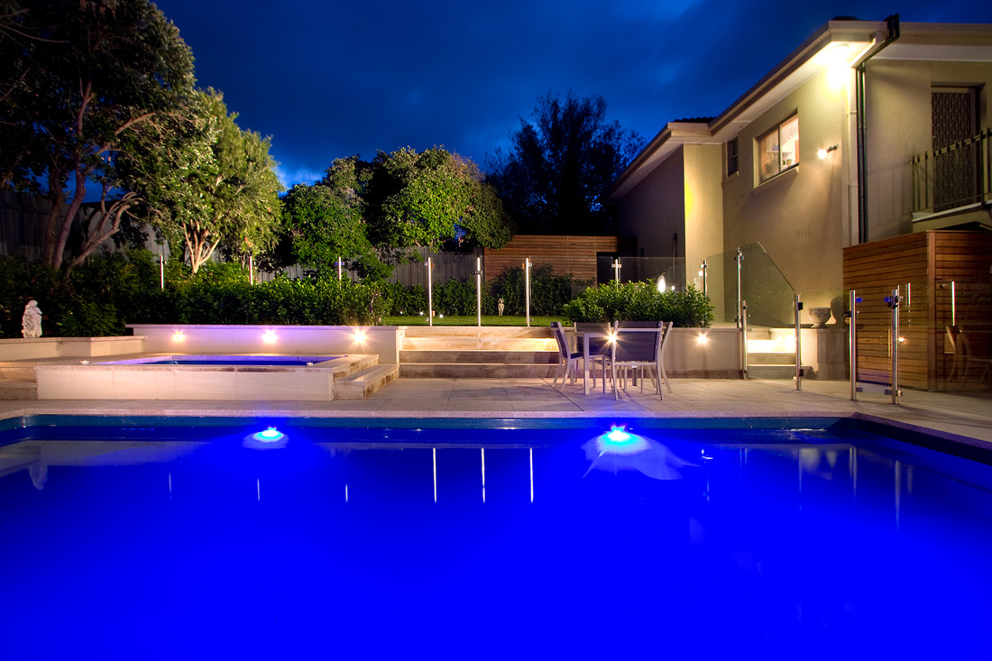 Fibreglass swimming pool